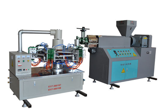 गुणवत्ता  6 Station Automatic Bottle Making Machine 1.5kw Blow Molding Equipment 1000pcs/H कारखाना