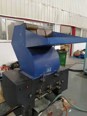 XC-GP300 प्लास्टिक क्रशिंग सहायक मशीन